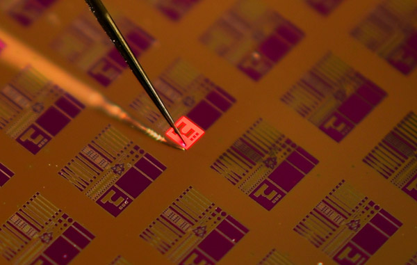MICLEDI demos red AlInGaP micro-LEDs at CES, completing portfolio of RGB micro-LEDs